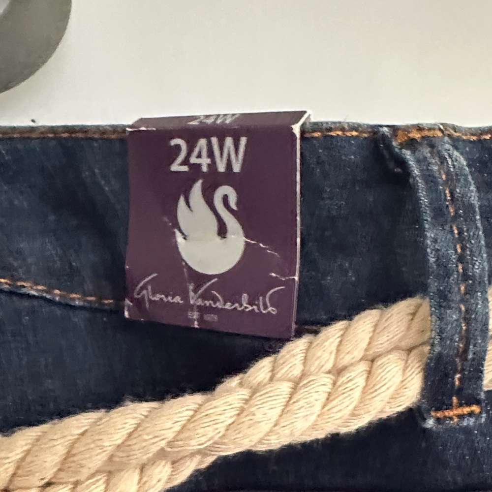 Gloria Vanderbilt Dark Blue Denim Bermuda Shorts with Rope & Brown Belt - Picture 5 of 6